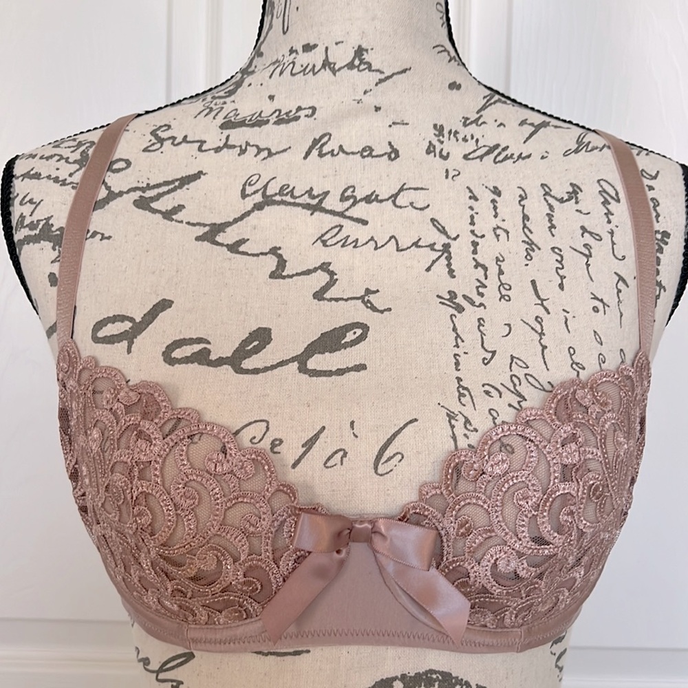 Vintage Victoria’s Secret Embroidered Lace Bra